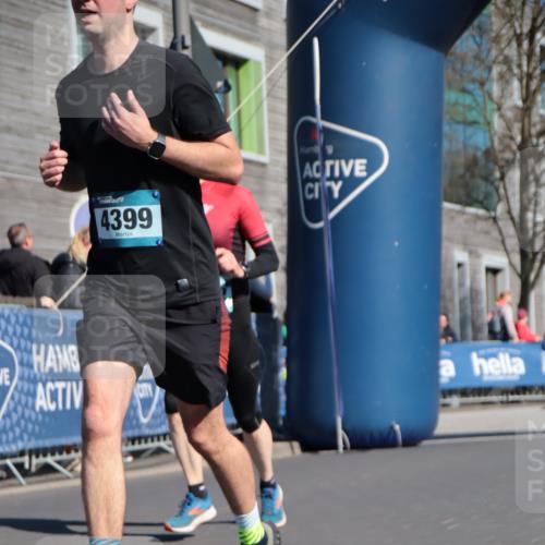 06.04.2025 - 44. Internationalen Wilhelmsburger Insellauf A. Gomolzig http://msf.ph/oto/7573233 06.04.2025 10:42:54 Ziel 3324, 4002, 4185, 4399, 4487 meine-sportfotos.de
