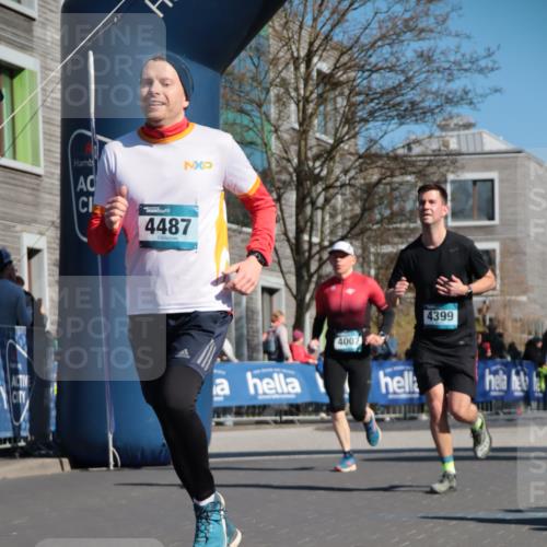 06.04.2025 - 44. Internationalen Wilhelmsburger Insellauf A. Gomolzig http://msf.ph/oto/7573250 06.04.2025 10:42:52 Ziel 3009, 3324, 4002, 4185, 4399, 4487 meine-sportfotos.de