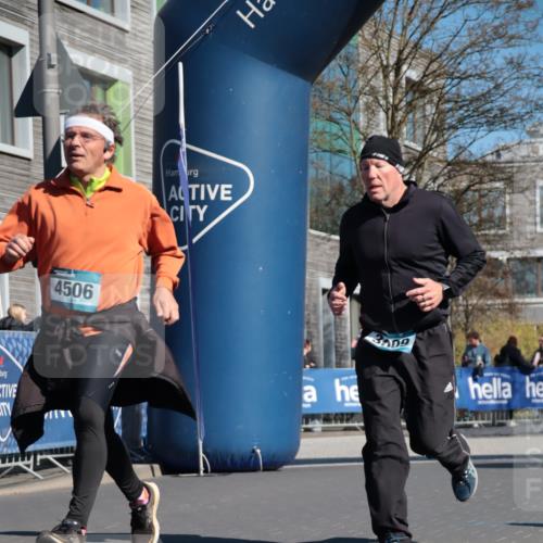 06.04.2025 - 44. Internationalen Wilhelmsburger Insellauf A. Gomolzig http://msf.ph/oto/7573291 06.04.2025 10:42:46 Ziel 3009, 3563, 4185, 4487, 4506 meine-sportfotos.de