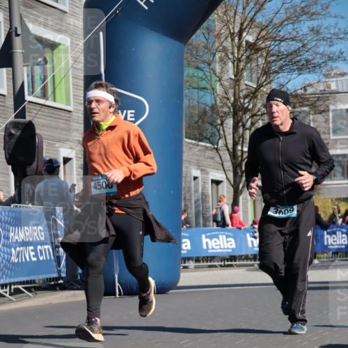 06.04.2025 - 44. Internationalen Wilhelmsburger Insellauf A. Gomolzig http://msf.ph/oto/7573300 06.04.2025 10:42:46 Ziel 3009, 3563, 4185, 4487, 4506 meine-sportfotos.de