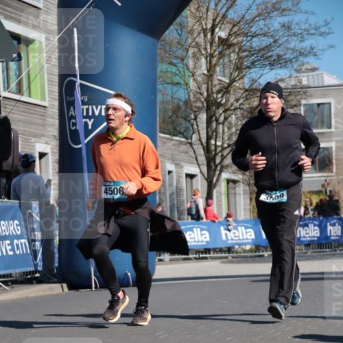 06.04.2025 - 44. Internationalen Wilhelmsburger Insellauf A. Gomolzig http://msf.ph/oto/7573305 06.04.2025 10:42:46 Ziel 3009, 3563, 4185, 4487, 4506 meine-sportfotos.de