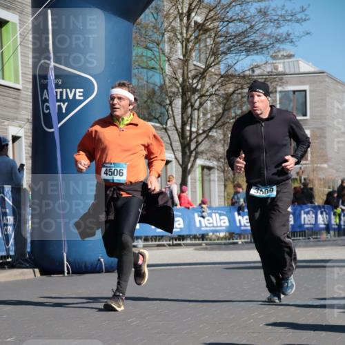 06.04.2025 - 44. Internationalen Wilhelmsburger Insellauf A. Gomolzig http://msf.ph/oto/7573310 06.04.2025 10:42:46 Ziel 3009, 3563, 4185, 4487, 4506 meine-sportfotos.de