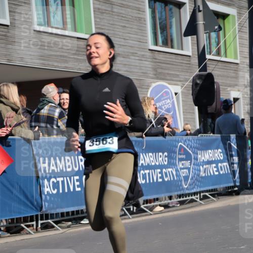 06.04.2025 - 44. Internationalen Wilhelmsburger Insellauf A. Gomolzig http://msf.ph/oto/7573320 06.04.2025 10:42:44 Ziel 3009, 3563, 4506 meine-sportfotos.de