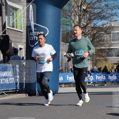 06.04.2025 - 44. Internationalen Wilhelmsburger Insellauf A. Gomolzig http://msf.ph/oto/7573402 06.04.2025 10:42:28 Ziel 3320, 3503, 3903, 4240, 4297, 4458 meine-sportfotos.de