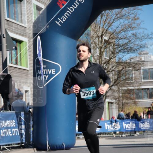 06.04.2025 - 44. Internationalen Wilhelmsburger Insellauf A. Gomolzig http://msf.ph/oto/7573413 06.04.2025 10:42:26 Ziel 3503, 3903, 4240, 4458 meine-sportfotos.de