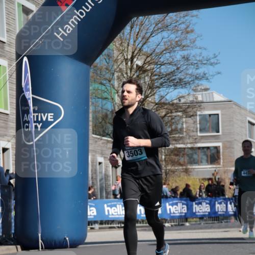 06.04.2025 - 44. Internationalen Wilhelmsburger Insellauf A. Gomolzig http://msf.ph/oto/7573424 06.04.2025 10:42:26 Ziel 3503, 3903, 4240, 4458 meine-sportfotos.de