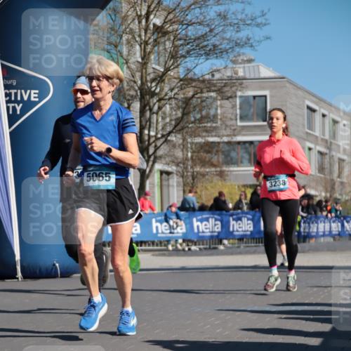 06.04.2025 - 44. Internationalen Wilhelmsburger Insellauf A. Gomolzig http://msf.ph/oto/7573455 06.04.2025 10:42:16 Ziel 3238, 3478, 3629, 3692, 3751, 3761, 4130, 4350, 4581, 5065 meine-sportfotos.de