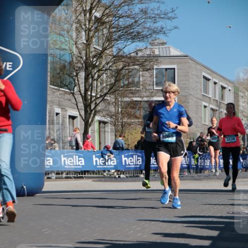 06.04.2025 - 44. Internationalen Wilhelmsburger Insellauf A. Gomolzig http://msf.ph/oto/7573487 06.04.2025 10:42:14 Ziel 3238, 3478, 3629, 3692, 3751, 3761, 4130, 4350, 4581, 5065, 5111 meine-sportfotos.de