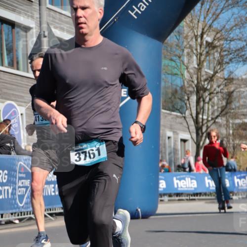 06.04.2025 - 44. Internationalen Wilhelmsburger Insellauf A. Gomolzig http://msf.ph/oto/7573531 06.04.2025 10:42:12 Ziel 3238, 3478, 3629, 3692, 3751, 3761, 4130, 4350, 4581, 5065, 5111 meine-sportfotos.de