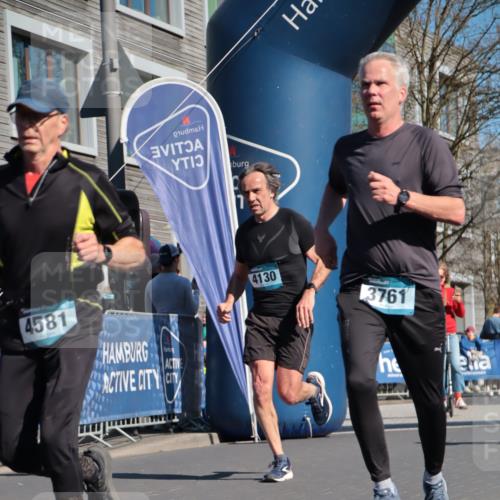 06.04.2025 - 44. Internationalen Wilhelmsburger Insellauf A. Gomolzig http://msf.ph/oto/7573548 06.04.2025 10:42:11 Ziel 3238, 3478, 3629, 3751, 3761, 4130, 4350, 4581, 5065, 5111 meine-sportfotos.de