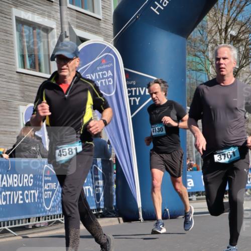 06.04.2025 - 44. Internationalen Wilhelmsburger Insellauf A. Gomolzig http://msf.ph/oto/7573550 06.04.2025 10:42:11 Ziel 3238, 3478, 3629, 3751, 3761, 4130, 4350, 4581, 5065, 5111 meine-sportfotos.de