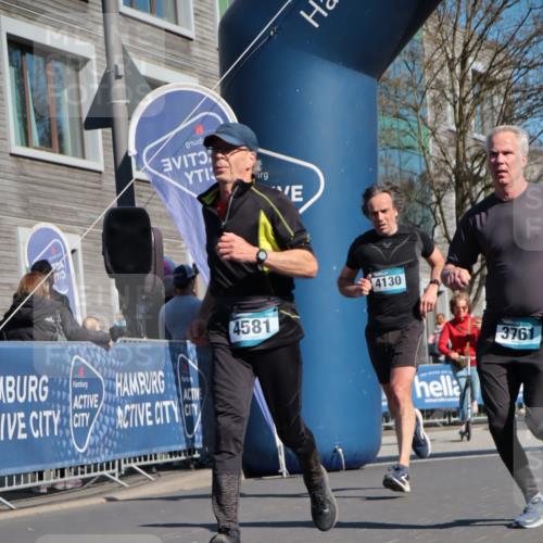 06.04.2025 - 44. Internationalen Wilhelmsburger Insellauf A. Gomolzig http://msf.ph/oto/7573560 06.04.2025 10:42:11 Ziel 3238, 3478, 3629, 3751, 3761, 4130, 4350, 4581, 5065, 5111 meine-sportfotos.de