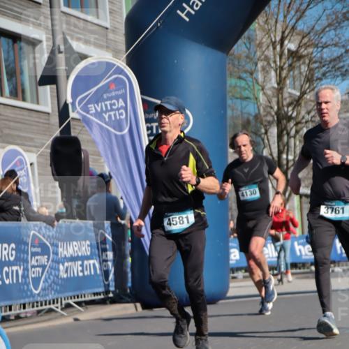 06.04.2025 - 44. Internationalen Wilhelmsburger Insellauf A. Gomolzig http://msf.ph/oto/7573563 06.04.2025 10:42:11 Ziel 3238, 3478, 3629, 3751, 3761, 4130, 4350, 4581, 5065, 5111 meine-sportfotos.de