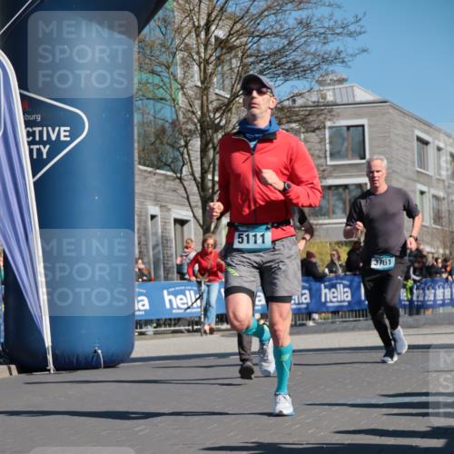 06.04.2025 - 44. Internationalen Wilhelmsburger Insellauf A. Gomolzig http://msf.ph/oto/7573597 06.04.2025 10:42:09 Ziel 3751, 3761, 4130, 4350, 4366, 4581, 5111 meine-sportfotos.de