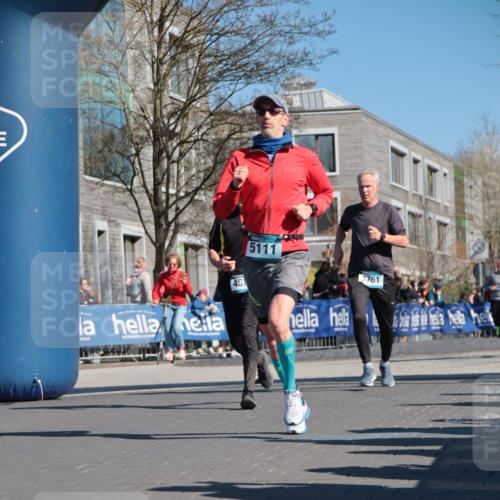 06.04.2025 - 44. Internationalen Wilhelmsburger Insellauf A. Gomolzig http://msf.ph/oto/7573608 06.04.2025 10:42:09 Ziel 3751, 3761, 4130, 4350, 4366, 4581, 5111 meine-sportfotos.de