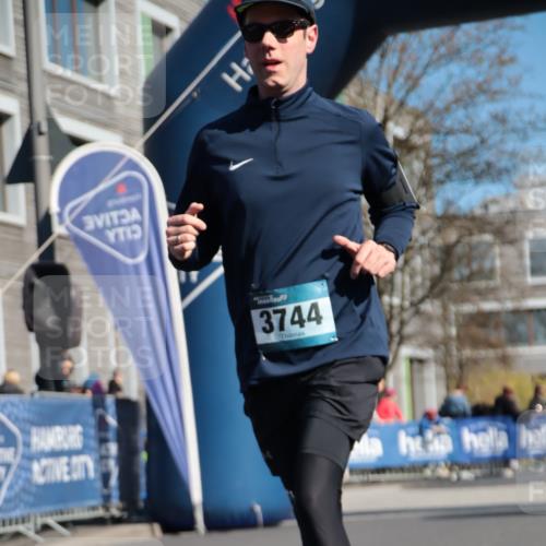 06.04.2025 - 44. Internationalen Wilhelmsburger Insellauf A. Gomolzig http://msf.ph/oto/7573648 06.04.2025 10:42:00 Ziel 3093, 3656, 3744, 4366 meine-sportfotos.de