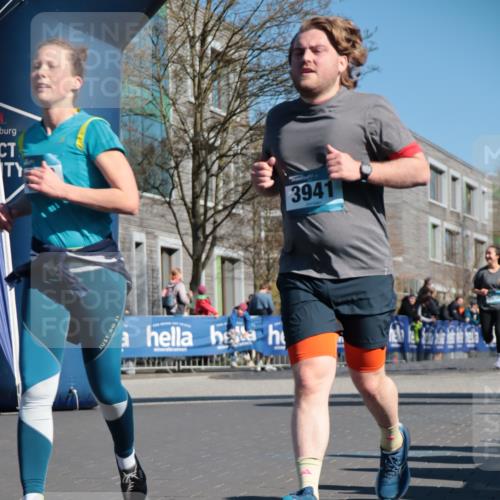 06.04.2025 - 44. Internationalen Wilhelmsburger Insellauf A. Gomolzig http://msf.ph/oto/7573716 06.04.2025 10:41:50 Ziel 3308, 3446, 3656, 3830, 3941, 4115, 4566 meine-sportfotos.de
