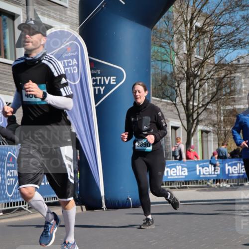 06.04.2025 - 44. Internationalen Wilhelmsburger Insellauf A. Gomolzig http://msf.ph/oto/7573830 06.04.2025 10:41:42 Ziel 3017, 3432, 3446, 3830, 3890, 3891, 4115, 4412, 4566, 4607 meine-sportfotos.de