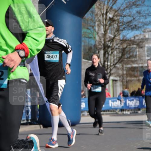 06.04.2025 - 44. Internationalen Wilhelmsburger Insellauf A. Gomolzig http://msf.ph/oto/7573838 06.04.2025 10:41:42 Ziel 3017, 3432, 3446, 3830, 3890, 3891, 4115, 4412, 4566, 4607 meine-sportfotos.de