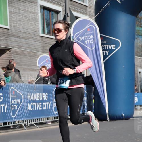 06.04.2025 - 44. Internationalen Wilhelmsburger Insellauf A. Gomolzig http://msf.ph/oto/7573882 06.04.2025 10:41:40 Ziel 3017, 3432, 3446, 3830, 3890, 3891, 4115, 4412, 4607 meine-sportfotos.de