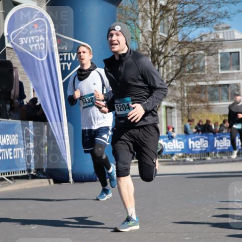 06.04.2025 - 44. Internationalen Wilhelmsburger Insellauf A. Gomolzig http://msf.ph/oto/7573928 06.04.2025 10:41:35 Ziel 3017, 3104, 3255, 3432, 3891, 3975, 4412, 5204 meine-sportfotos.de