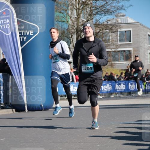 06.04.2025 - 44. Internationalen Wilhelmsburger Insellauf A. Gomolzig http://msf.ph/oto/7573937 06.04.2025 10:41:35 Ziel 3017, 3104, 3255, 3432, 3891, 3975, 4412, 5204 meine-sportfotos.de