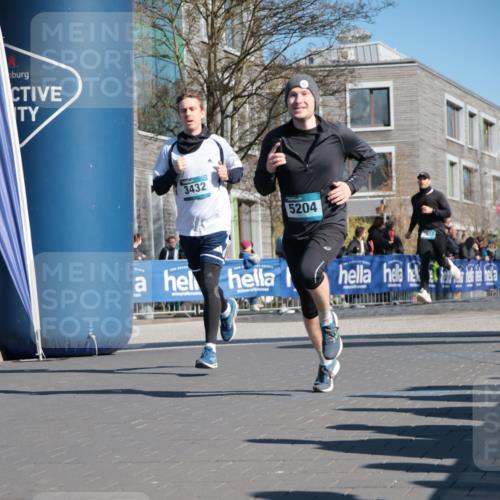 06.04.2025 - 44. Internationalen Wilhelmsburger Insellauf A. Gomolzig http://msf.ph/oto/7573946 06.04.2025 10:41:35 Ziel 3017, 3104, 3255, 3432, 3891, 3975, 4412, 5204 meine-sportfotos.de