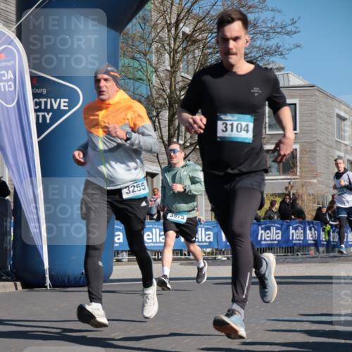 06.04.2025 - 44. Internationalen Wilhelmsburger Insellauf A. Gomolzig http://msf.ph/oto/7573987 06.04.2025 10:41:32 Ziel 3104, 3255, 3432, 3975, 5204 meine-sportfotos.de