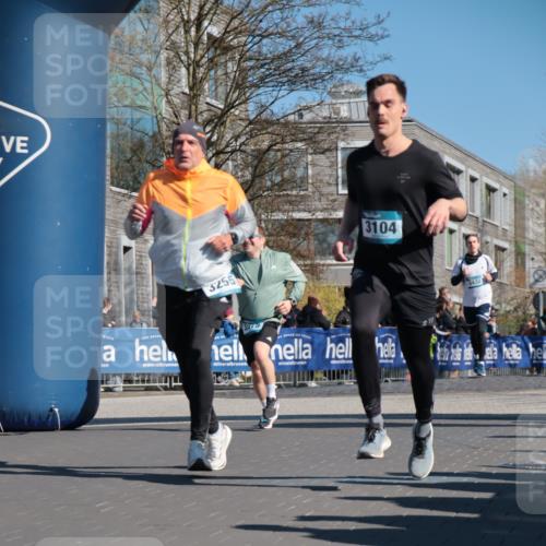 06.04.2025 - 44. Internationalen Wilhelmsburger Insellauf A. Gomolzig http://msf.ph/oto/7574000 06.04.2025 10:41:31 Ziel 3104, 3255, 3432, 3975, 5204 meine-sportfotos.de