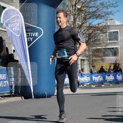 06.04.2025 - 44. Internationalen Wilhelmsburger Insellauf A. Gomolzig http://msf.ph/oto/7574030 06.04.2025 10:41:25 Ziel 3104, 3208, 3960, 4078, 4554, 4586 meine-sportfotos.de