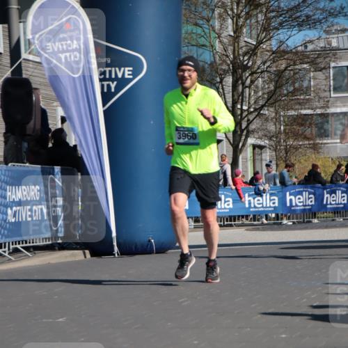 06.04.2025 - 44. Internationalen Wilhelmsburger Insellauf A. Gomolzig http://msf.ph/oto/7574040 06.04.2025 10:41:24 Ziel 3208, 3960, 4078, 4554, 4586 meine-sportfotos.de