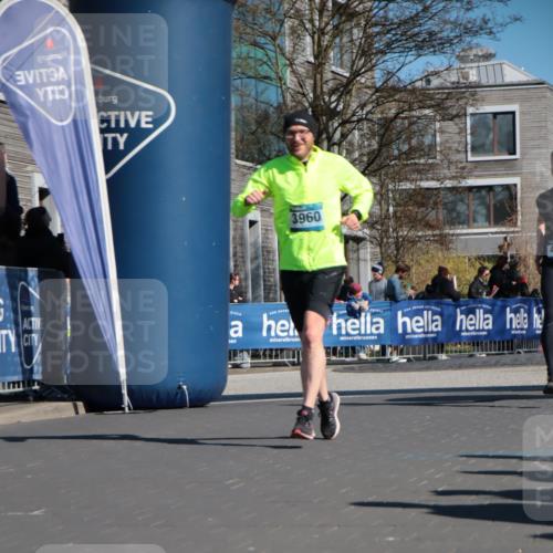 06.04.2025 - 44. Internationalen Wilhelmsburger Insellauf A. Gomolzig http://msf.ph/oto/7574052 06.04.2025 10:41:24 Ziel 3208, 3960, 4078, 4554, 4586 meine-sportfotos.de