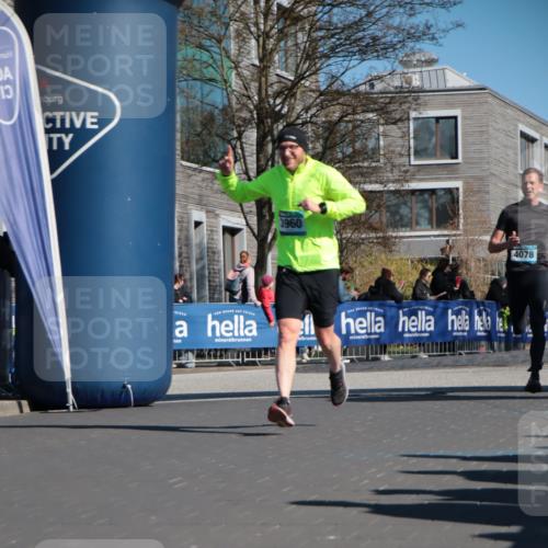 06.04.2025 - 44. Internationalen Wilhelmsburger Insellauf A. Gomolzig http://msf.ph/oto/7574063 06.04.2025 10:41:23 Ziel 3208, 3960, 4078, 4554, 4586 meine-sportfotos.de
