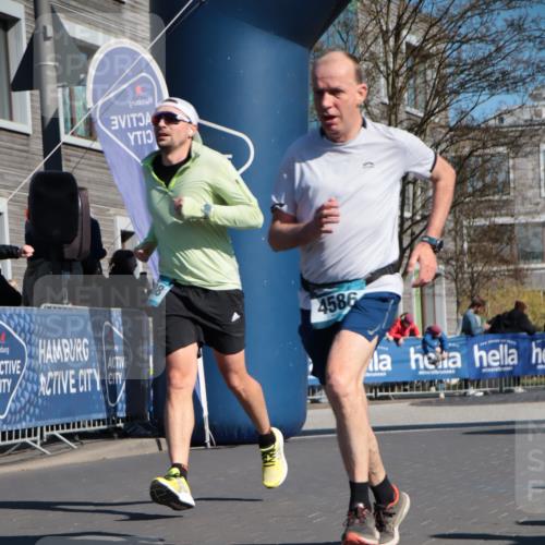 06.04.2025 - 44. Internationalen Wilhelmsburger Insellauf A. Gomolzig http://msf.ph/oto/7574073 06.04.2025 10:41:22 Ziel 3208, 3960, 4078, 4554, 4586 meine-sportfotos.de