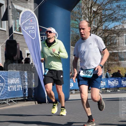 06.04.2025 - 44. Internationalen Wilhelmsburger Insellauf A. Gomolzig http://msf.ph/oto/7574077 06.04.2025 10:41:22 Ziel 3208, 3960, 4078, 4554, 4586 meine-sportfotos.de