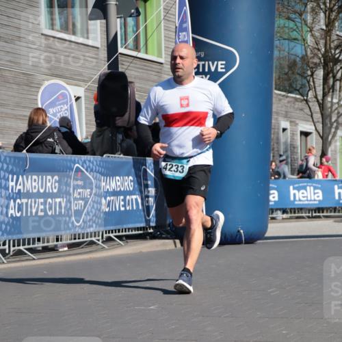 06.04.2025 - 44. Internationalen Wilhelmsburger Insellauf A. Gomolzig http://msf.ph/oto/7574113 06.04.2025 10:41:16 Ziel 4069, 4111, 4233, 4499, 4554, 4586 meine-sportfotos.de