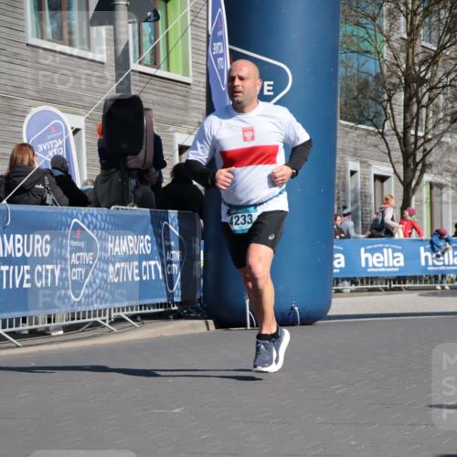 06.04.2025 - 44. Internationalen Wilhelmsburger Insellauf A. Gomolzig http://msf.ph/oto/7574117 06.04.2025 10:41:16 Ziel 4069, 4111, 4233, 4499, 4554, 4586 meine-sportfotos.de