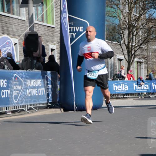 06.04.2025 - 44. Internationalen Wilhelmsburger Insellauf A. Gomolzig http://msf.ph/oto/7574124 06.04.2025 10:41:15 Ziel 4069, 4111, 4233, 4499 meine-sportfotos.de