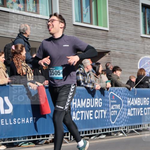 06.04.2025 - 44. Internationalen Wilhelmsburger Insellauf A. Gomolzig http://msf.ph/oto/7574208 06.04.2025 10:41:02 Ziel 3390, 3505, 3635, 4011, 4241, 4481 meine-sportfotos.de