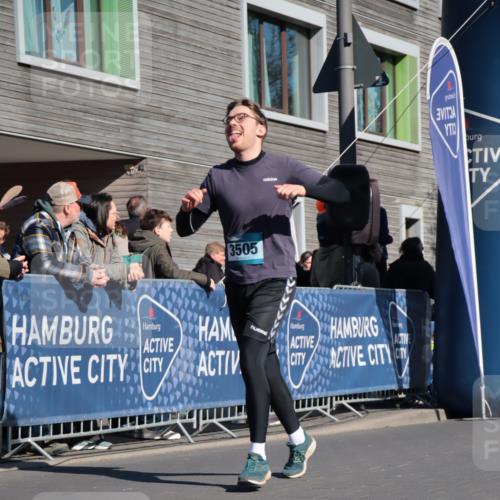 06.04.2025 - 44. Internationalen Wilhelmsburger Insellauf A. Gomolzig http://msf.ph/oto/7574232 06.04.2025 10:41:01 Ziel 3390, 3505, 3635, 4011, 4241, 4481, 5132 meine-sportfotos.de