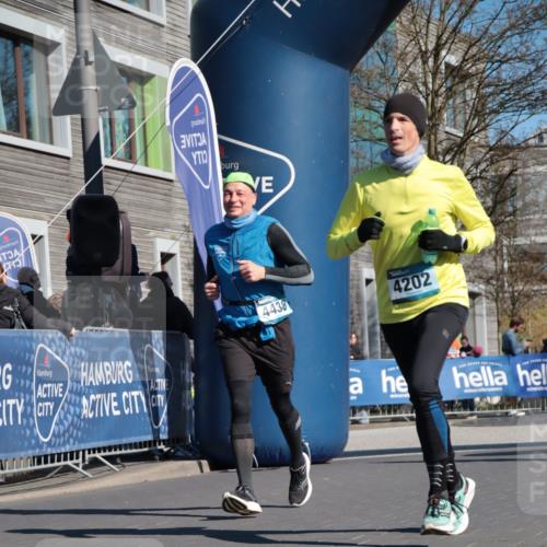 06.04.2025 - 44. Internationalen Wilhelmsburger Insellauf A. Gomolzig http://msf.ph/oto/7574298 06.04.2025 10:40:41 Ziel 3086, 3120, 3365, 3467, 4202, 4438 meine-sportfotos.de