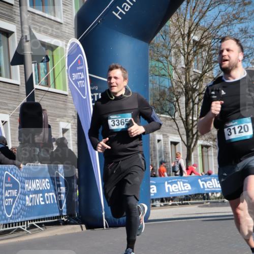 06.04.2025 - 44. Internationalen Wilhelmsburger Insellauf A. Gomolzig http://msf.ph/oto/7574343 06.04.2025 10:40:38 Ziel 3086, 3120, 3365, 3467, 3652, 4202, 4438, 4445 meine-sportfotos.de