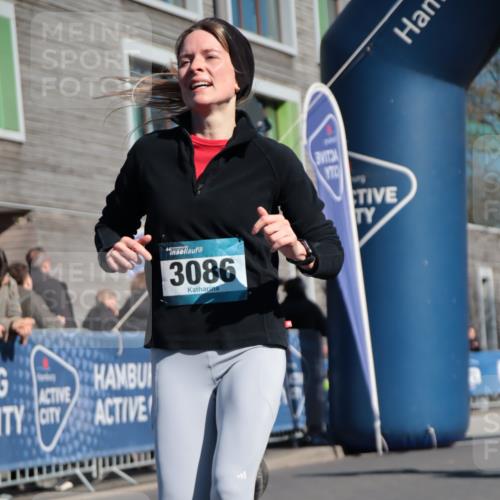 06.04.2025 - 44. Internationalen Wilhelmsburger Insellauf A. Gomolzig http://msf.ph/oto/7574355 06.04.2025 10:40:38 Ziel 3086, 3120, 3365, 3467, 3652, 4202, 4438, 4445 meine-sportfotos.de