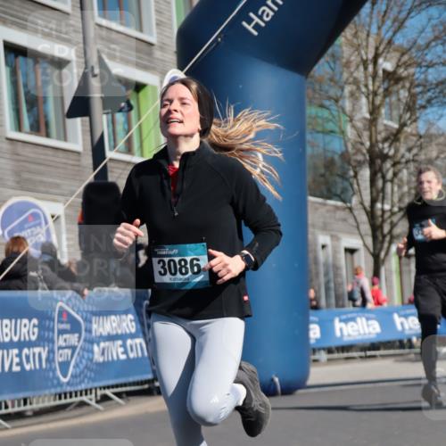 06.04.2025 - 44. Internationalen Wilhelmsburger Insellauf A. Gomolzig http://msf.ph/oto/7574362 06.04.2025 10:40:37 Ziel 3086, 3120, 3365, 3652, 4202, 4264, 4438, 4445 meine-sportfotos.de