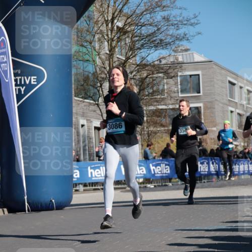06.04.2025 - 44. Internationalen Wilhelmsburger Insellauf A. Gomolzig http://msf.ph/oto/7574389 06.04.2025 10:40:36 Ziel 3086, 3120, 3365, 3574, 3652, 4202, 4264, 4445 meine-sportfotos.de
