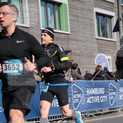 06.04.2025 - 44. Internationalen Wilhelmsburger Insellauf A. Gomolzig http://msf.ph/oto/7574403 06.04.2025 10:40:33 Ziel 3086, 3120, 3365, 3574, 3652, 4264, 4445 meine-sportfotos.de