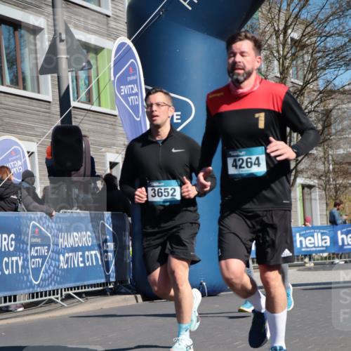 06.04.2025 - 44. Internationalen Wilhelmsburger Insellauf A. Gomolzig http://msf.ph/oto/7574419 06.04.2025 10:40:32 Ziel 3021, 3086, 3120, 3263, 3319, 3574, 3652, 4264, 4445 meine-sportfotos.de
