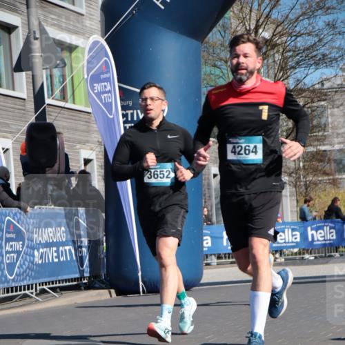 06.04.2025 - 44. Internationalen Wilhelmsburger Insellauf A. Gomolzig http://msf.ph/oto/7574424 06.04.2025 10:40:32 Ziel 3021, 3086, 3120, 3263, 3319, 3574, 3652, 4264, 4445 meine-sportfotos.de