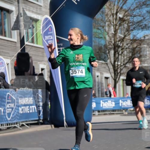 06.04.2025 - 44. Internationalen Wilhelmsburger Insellauf A. Gomolzig http://msf.ph/oto/7574442 06.04.2025 10:40:30 Ziel 3021, 3263, 3319, 3574, 3652, 3974, 4264, 4445 meine-sportfotos.de