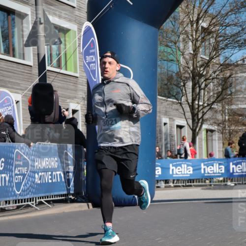 06.04.2025 - 44. Internationalen Wilhelmsburger Insellauf A. Gomolzig http://msf.ph/oto/7574487 06.04.2025 10:40:26 Ziel 3021, 3263, 3319, 3574, 3617, 3974, 4139, 4264 meine-sportfotos.de